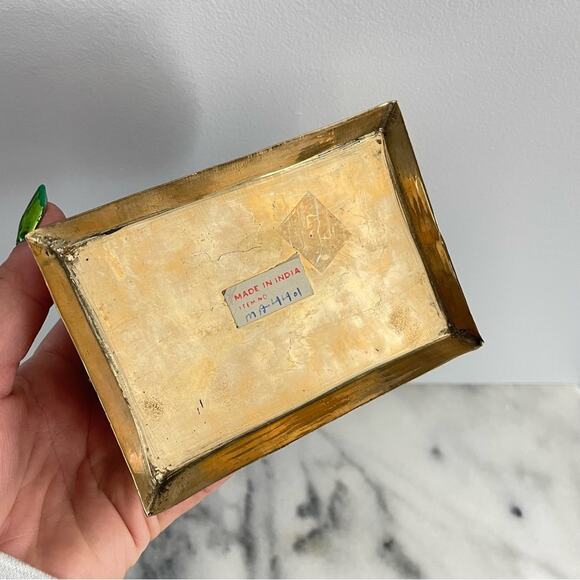 Vintage Small Gold Brass & Cedar Wood Lined Jewelry Box India Trinkets Reliquary - Picture 6 of 9